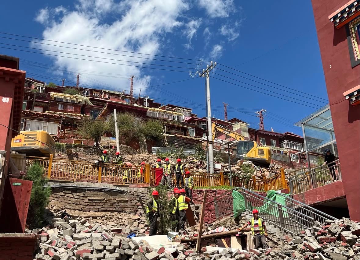China Deploys Troops and Tightens Controls at Larung Gar as Demolitions Continue